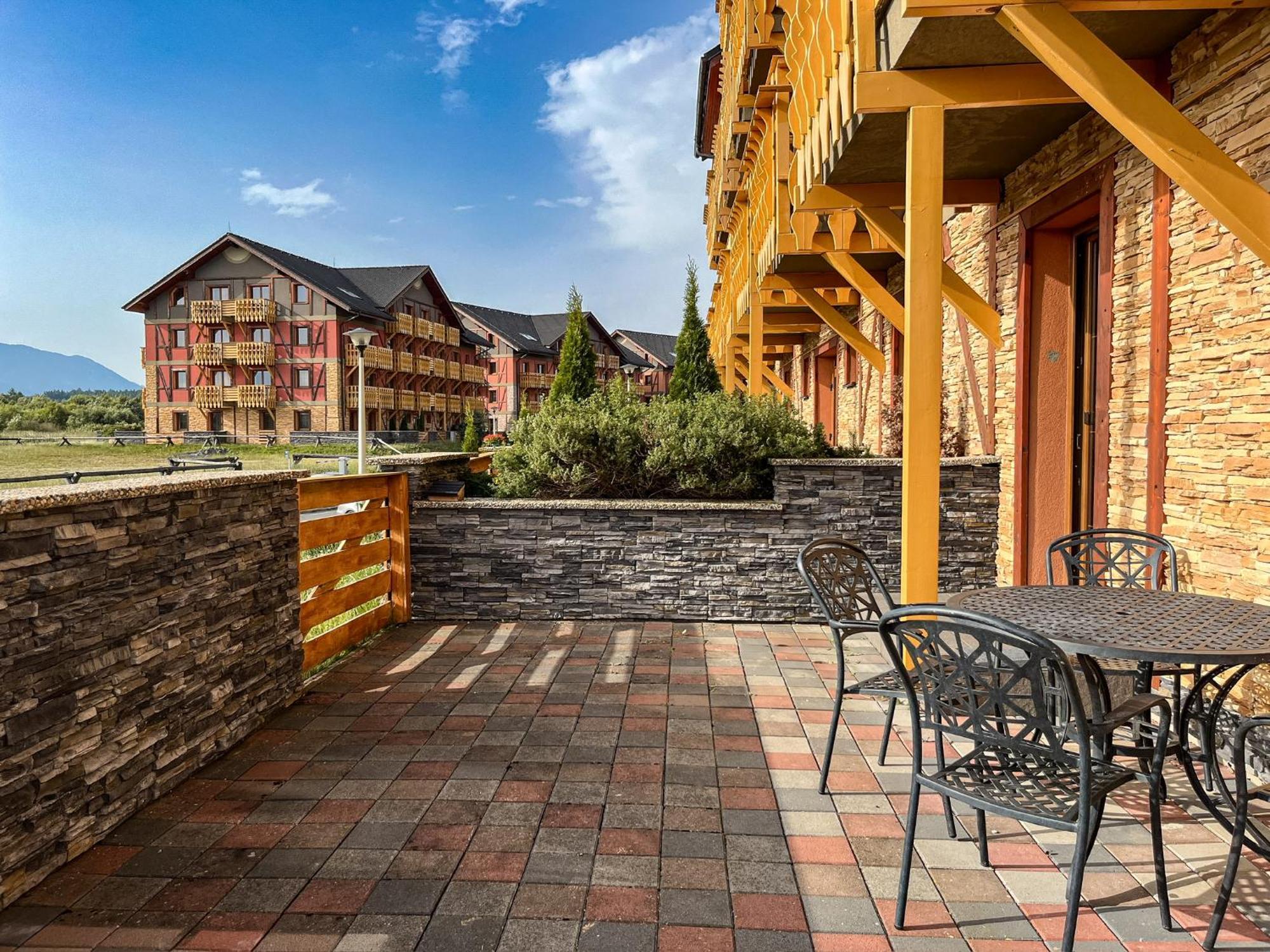Tri Stity Apartment With Tatra View Terrace ヴェルカー・ロムニツァ エクステリア 写真
