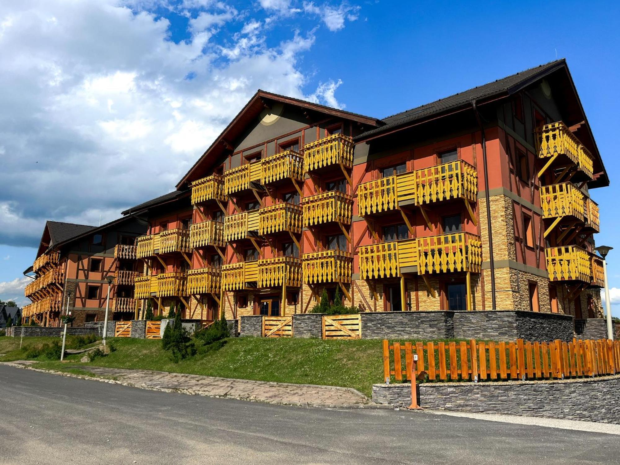 Tri Stity Apartment With Tatra View Terrace ヴェルカー・ロムニツァ エクステリア 写真