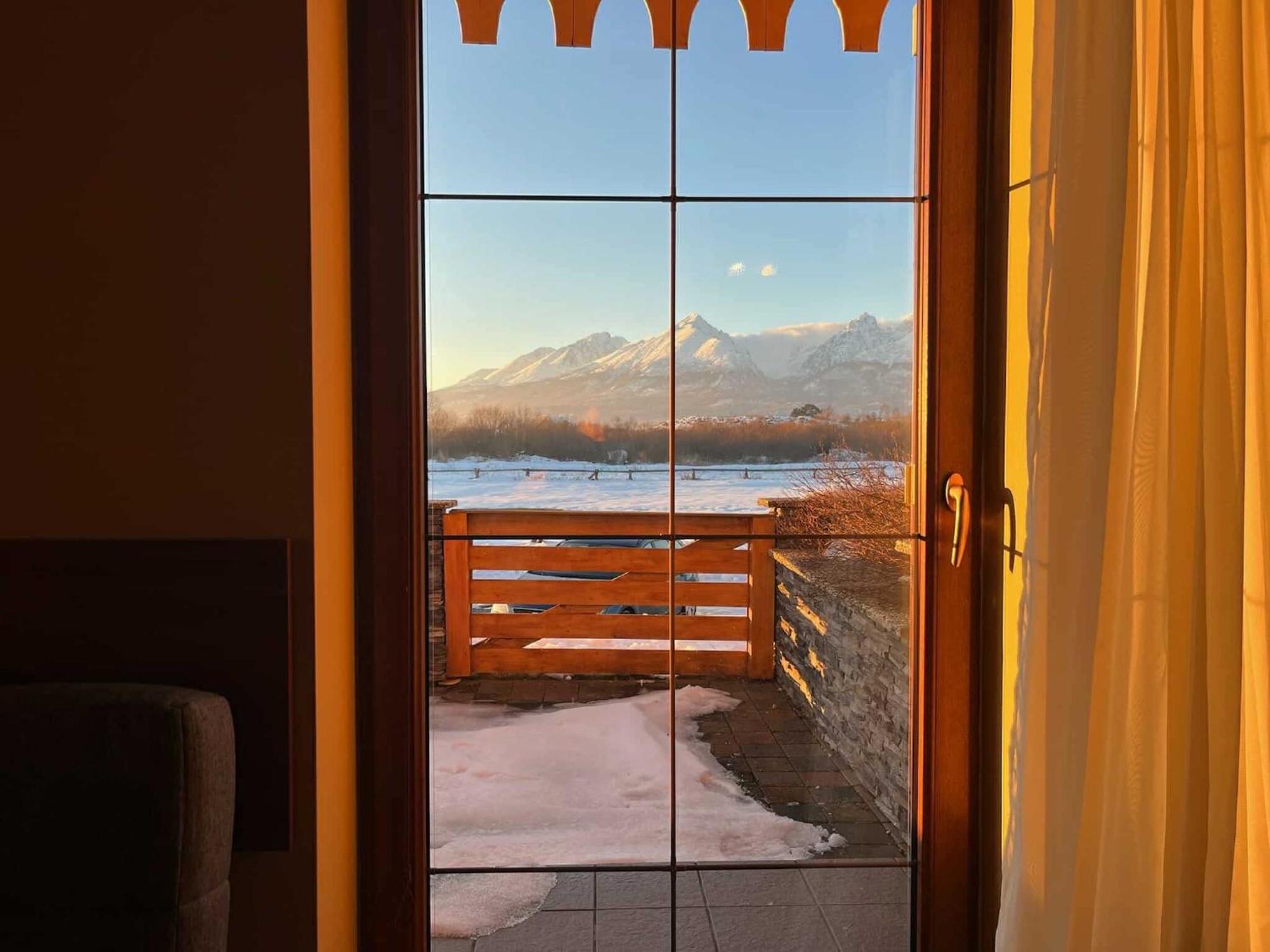 Tri Stity Apartment With Tatra View Terrace ヴェルカー・ロムニツァ エクステリア 写真